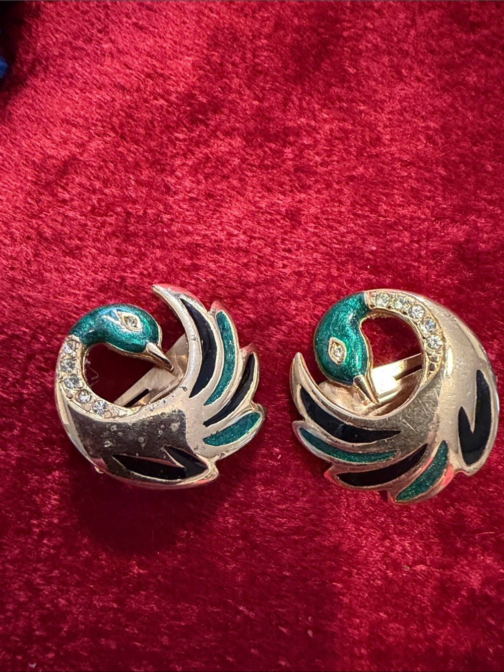 Unsigned Orena Paris Gold-Tone Emerald Swan Clip-On Earrings v good condition